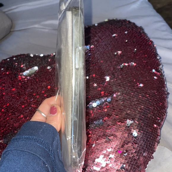 IPHONE 12 charging phone case CLEAR with silver on the charging circle on back:) - Picture 5 of 7